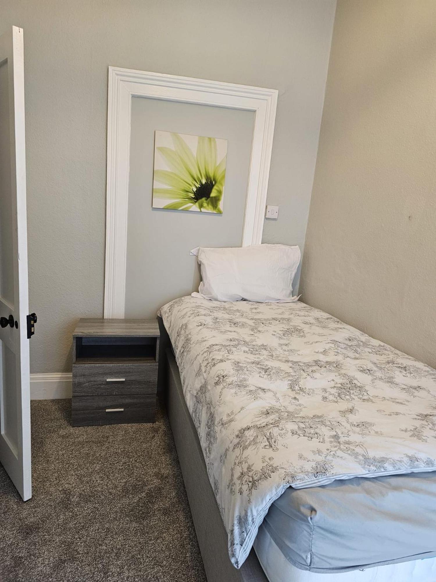 Town Stay Plymouth Bagian luar foto